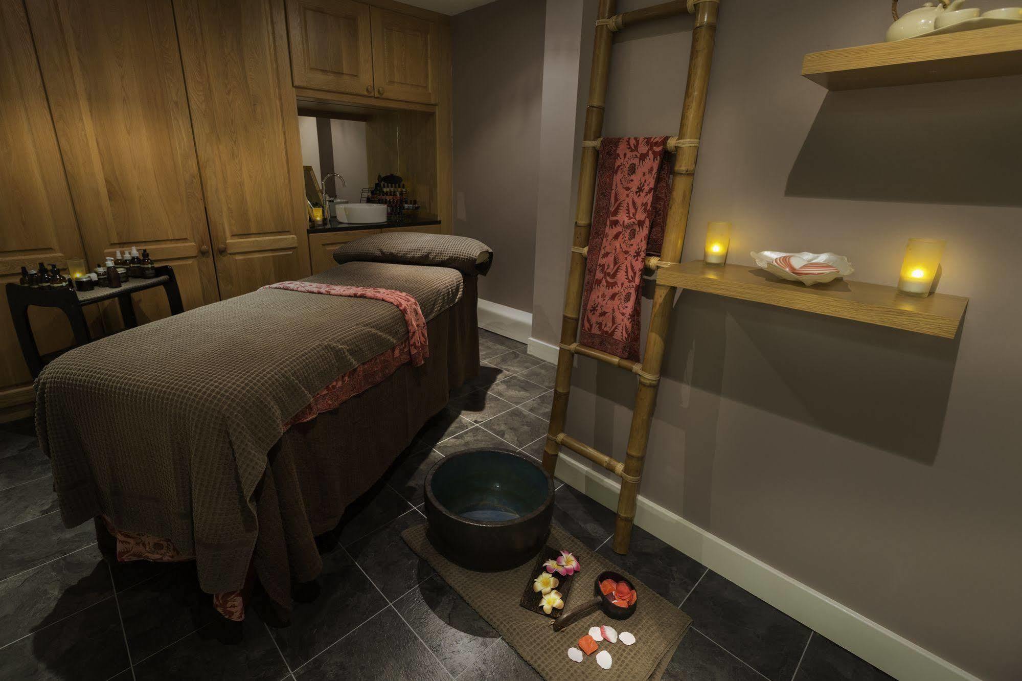 The Oxfordshire Golf & Spa Hotel Thame Dış mekan fotoğraf